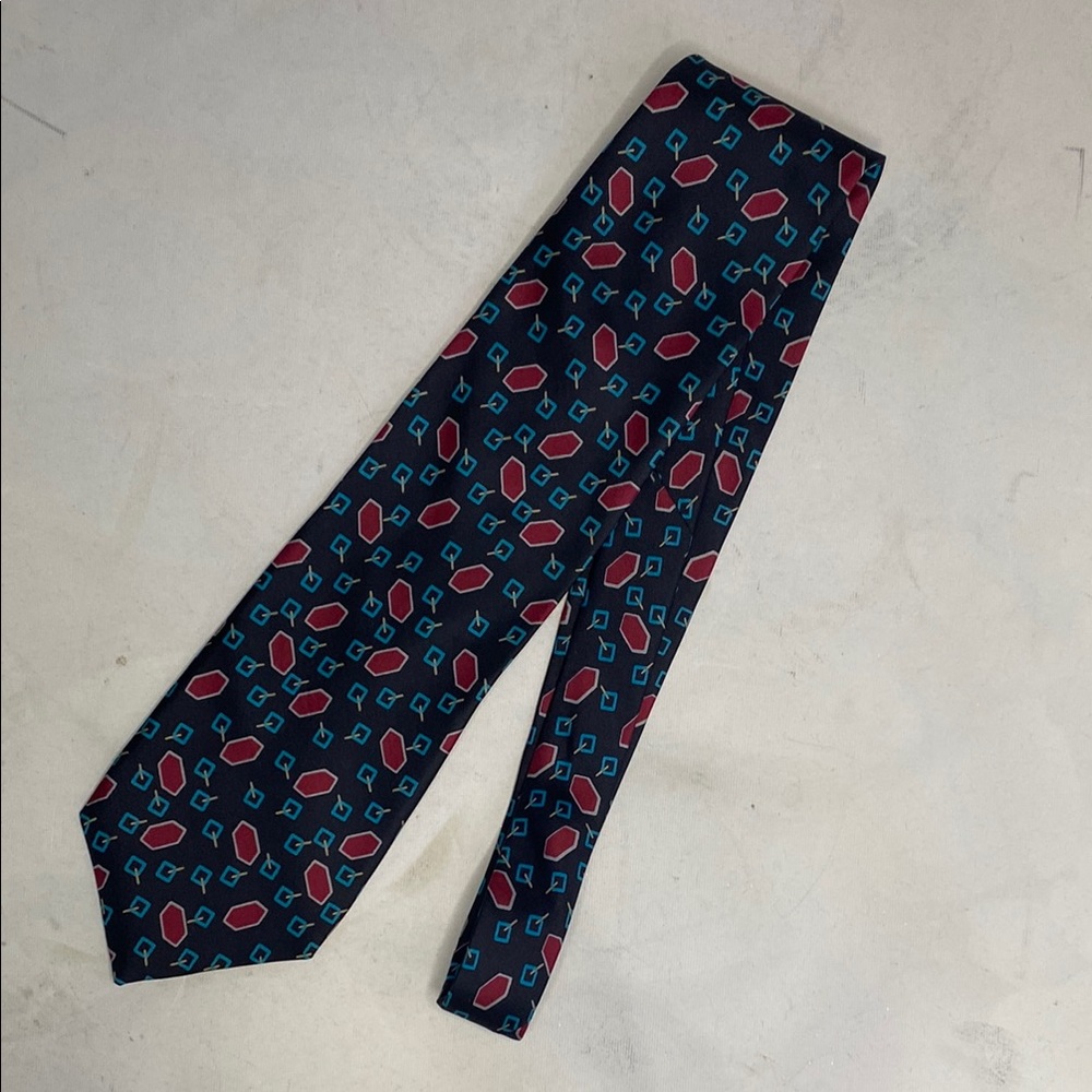 Guy Laroche Black and Red Silk Tie with Classic Design